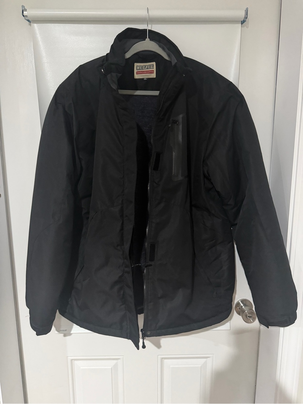Black Men's Ski Jacket with Insulated Shell